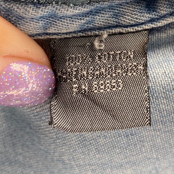 Upper West Side 90's Light Wash Blue Jean Top - Picture 7 of 8